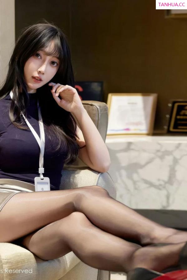 玥儿玥  [XiuRen]高清写真图 2025.10.20 No.10890 玥儿玥er 上海旅拍第14张图片